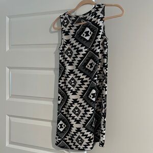 Black and White Geometric Pattern Tunic